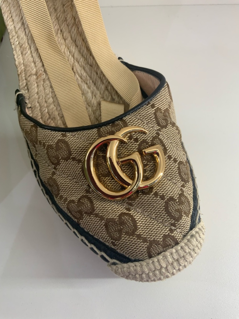 Pre Owned Gucci Brown Sz 39 Tan Monogram Espadrille Wedge with Gold Double GG - Picture 7 of 9
